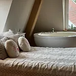 Luxury With Sauna, Bath And Cinema Private Apartamento Bodegraven