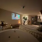 Apartamento Luxury With Sauna, Bath And Cinema Private