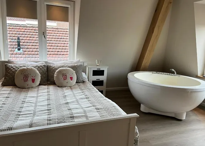 Luxury With Sauna, Bath And Cinema Private