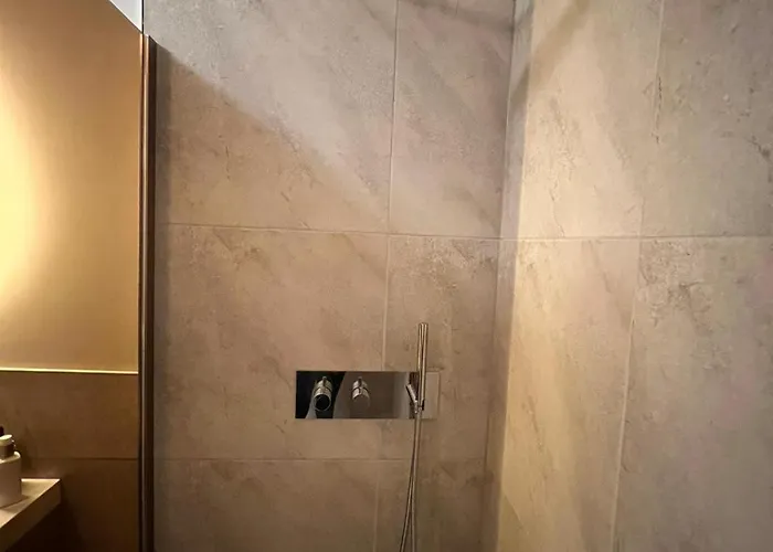 Luxury With Sauna, Bath And Cinema Private