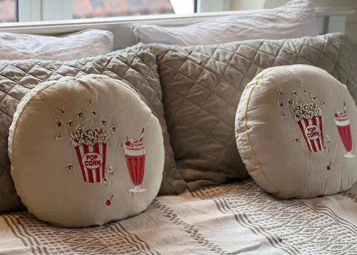 Luxury With Sauna, Bath And Cinema Private شقة بوديغرافن