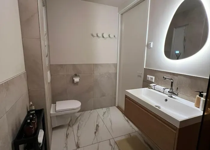 Luxury With Sauna, Bath And Cinema Private شقة *