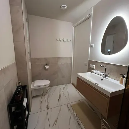 Luxury With Sauna, Bath And Cinema Private דירה *