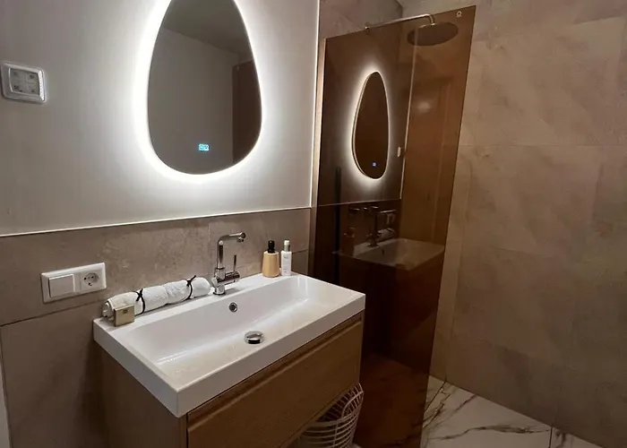 Luxury With Sauna, Bath And Cinema Private بوديغرافن