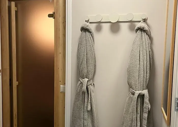 Luxury With Sauna, Bath And Cinema Private شقة بوديغرافن